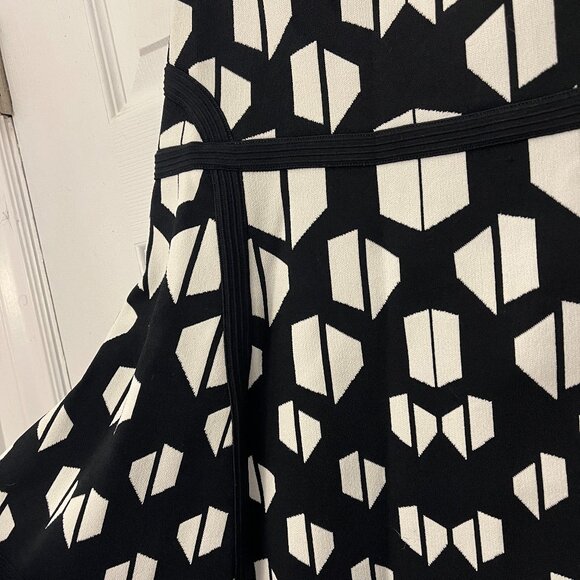 Diane Von Furstenberg Mini Geometric Black and White Skirt Small - Picture 2 of 7
